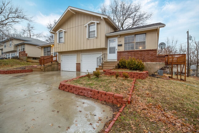 Building Photo - 618 E Johnston St