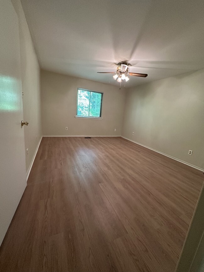 Building Photo - 1511 Woodhollow Dr