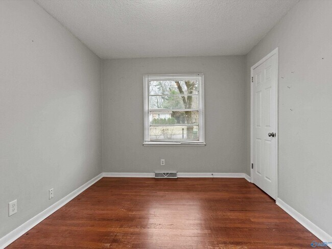 Building Photo - 3912 NW Neptune Dr