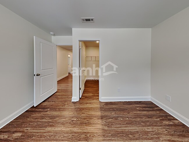 Building Photo - 3250 Oakfields Rd