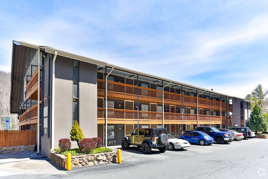 Studio West Apartments 125 Graduate Ln Boone NC 28607 Apartment Finder