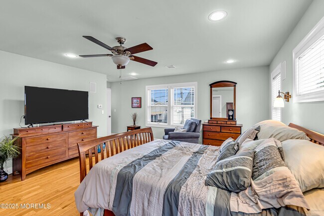 Building Photo - 306 Ocean Park Ave