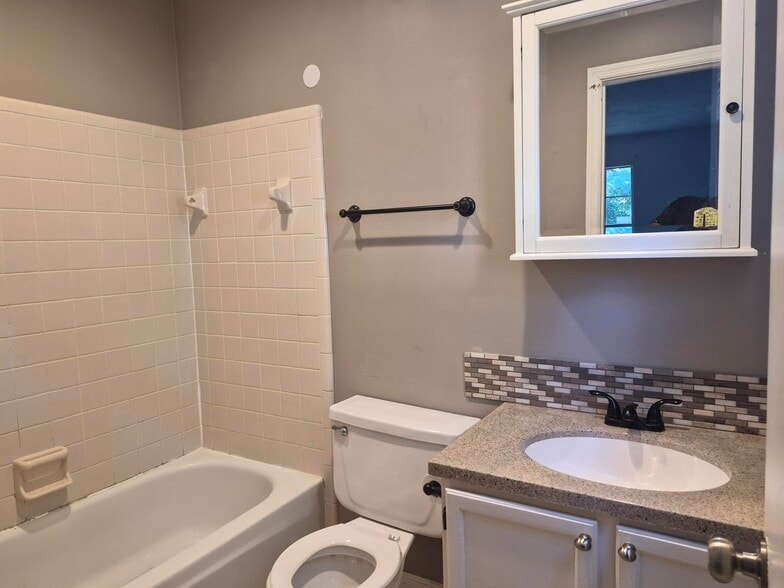 Building Photo - 4166 Laurel Oak Cir