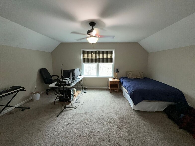 Building Photo - 2845 Stratfield Ct