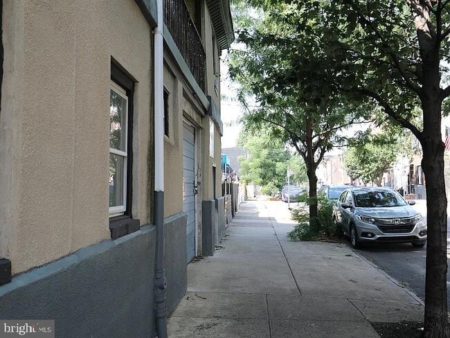 Building Photo - 2400 E Dauphin St