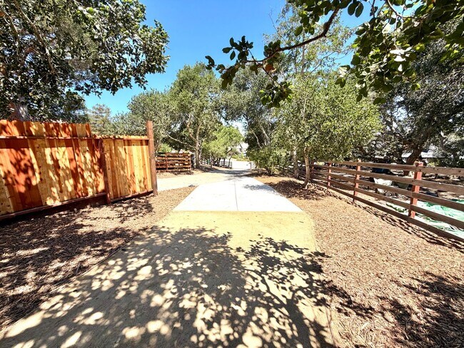 Building Photo - New Modern Farmhouse Cottage Coming Soon!