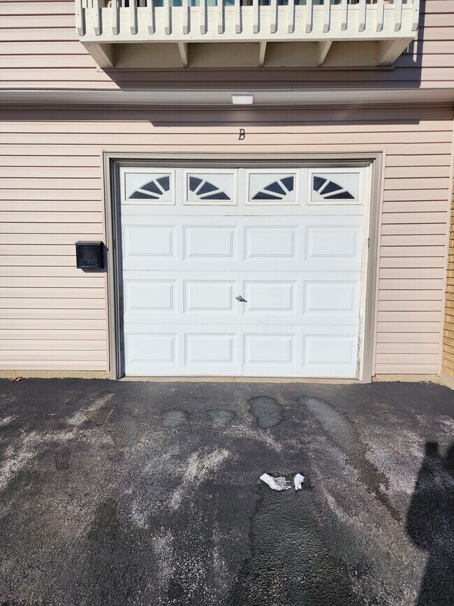 Building Photo - 123 Brewster Ct