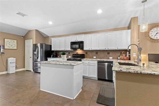 Building Photo - 18123 Almond Place Lane