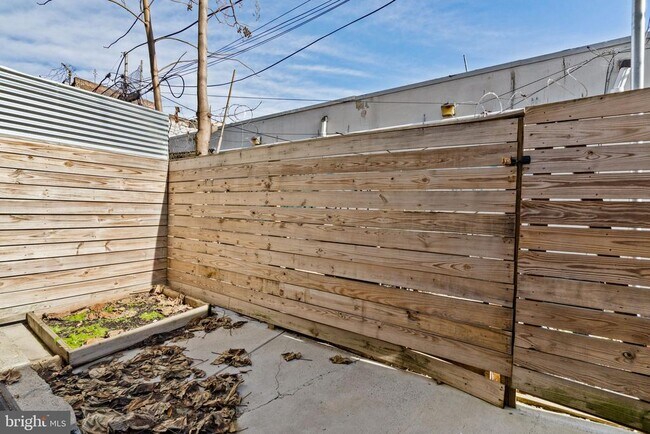 Building Photo - 2235 Hope St