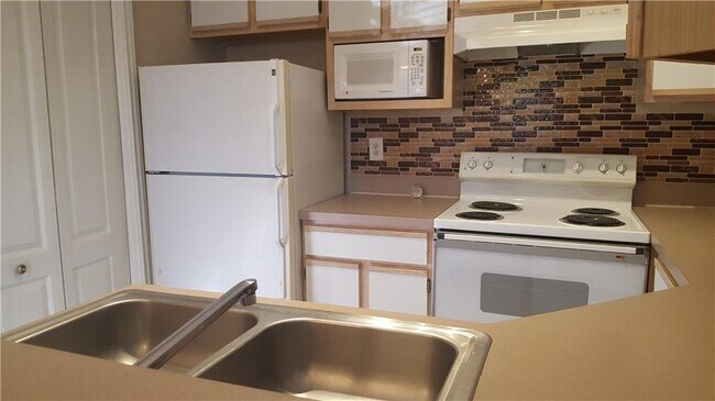 Building Photo - 6000 Shepherd Mountain Cove