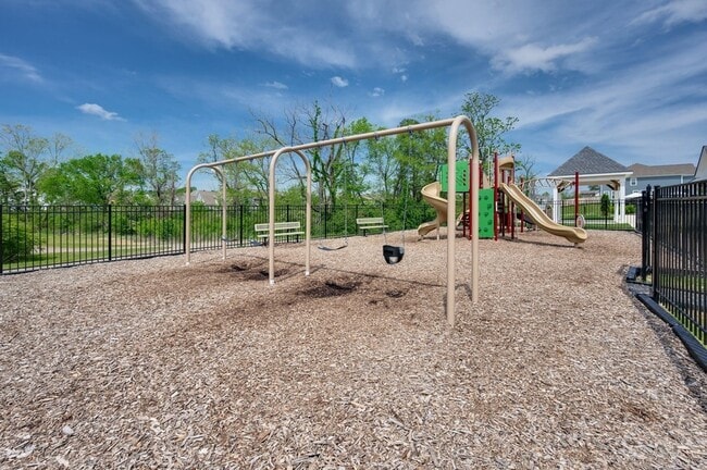Building Photo - 643 Conifer Dr