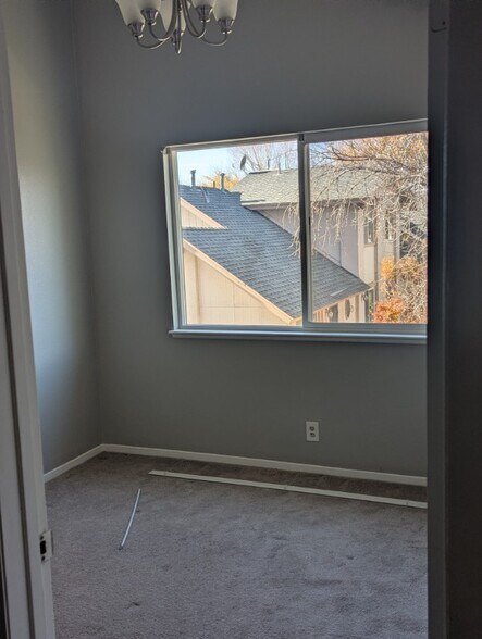 Building Photo - 1530 Chester Sq