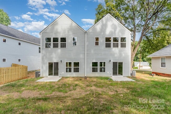 Building Photo - 3719 Davis Ave