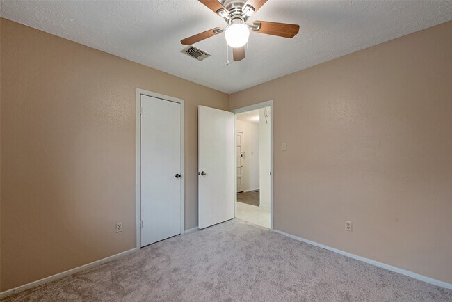 Building Photo - 2779 Forest Point Dr