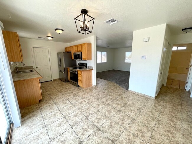 Building Photo - Nice 2 Bedroom 1 Bath Home! *HOME IS CURRENTLY OCCUPIED, PLEASE DO NOT DISTURB THE TENANTS*