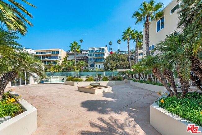 Building Photo - 7301 Vista Del Mar