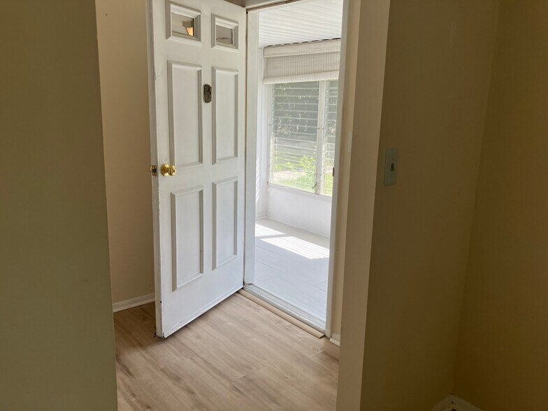 Building Photo - 335A Canterbury Ct