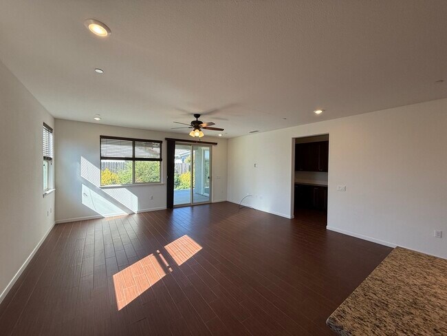 Building Photo - 7428 Bch Pne Wy