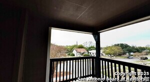 Building Photo - 829 Kayton Ave