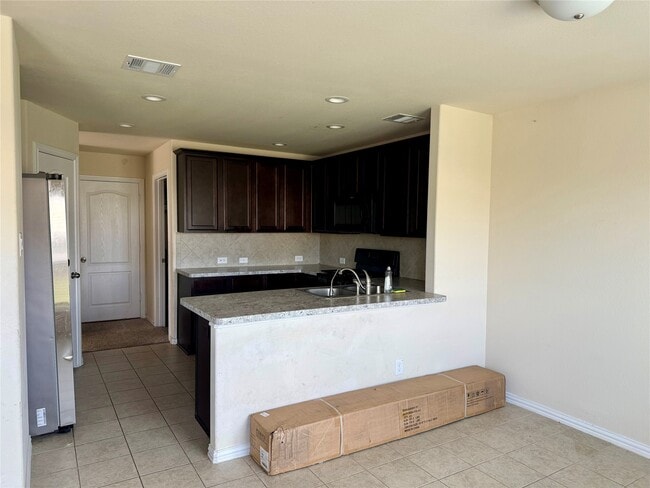 Building Photo - 4703 S Richwood Dr