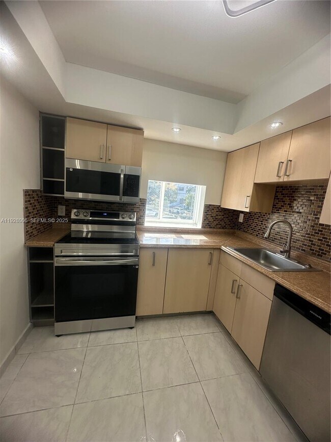 Building Photo - 250 180th Dr