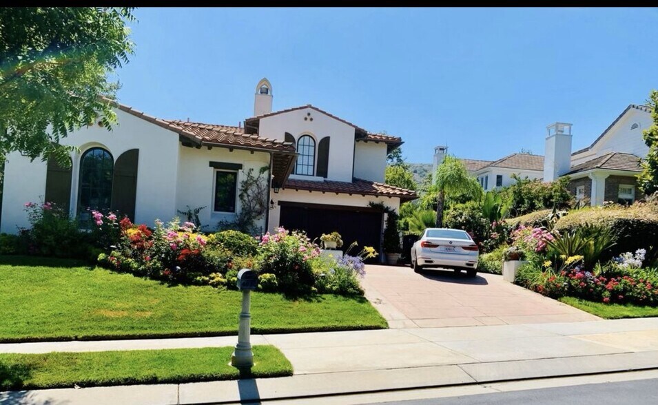 Building Photo - 4030 Prado De La Mariposa