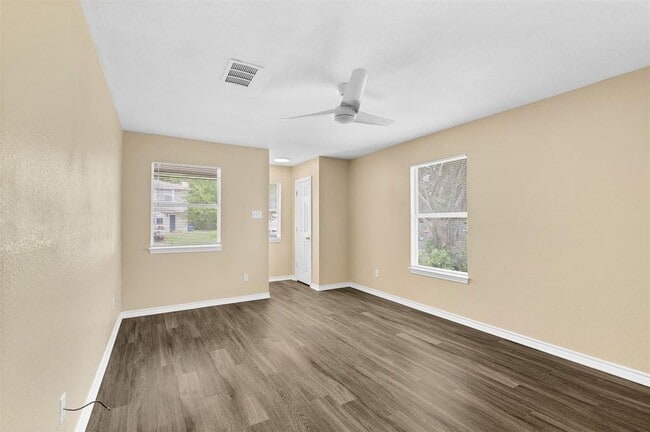 Building Photo - 8103 Willet Trail