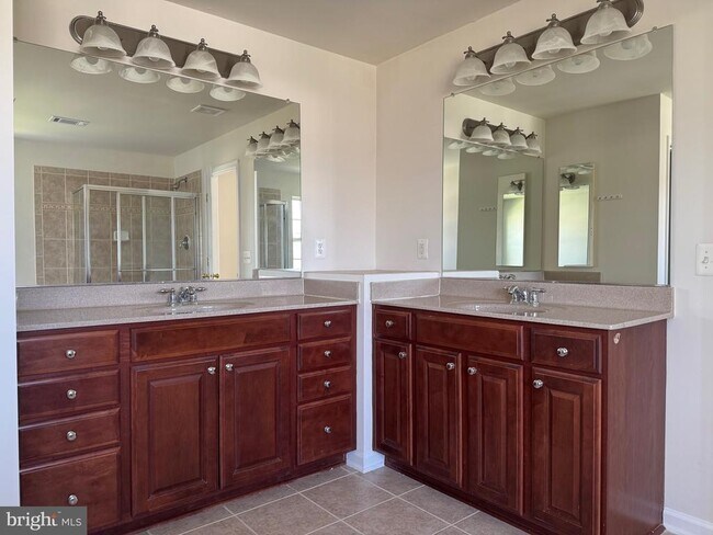 Building Photo - 9719 Inkwood Dr