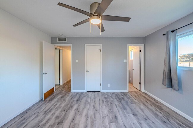 Building Photo - 1321 Delamar Ave NW