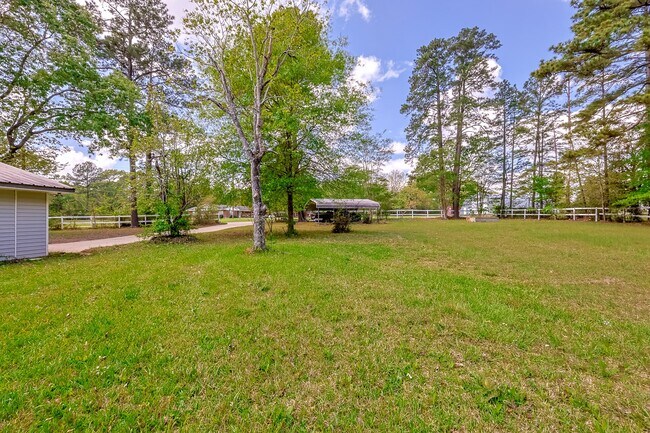 Building Photo - 8 Vick Rd