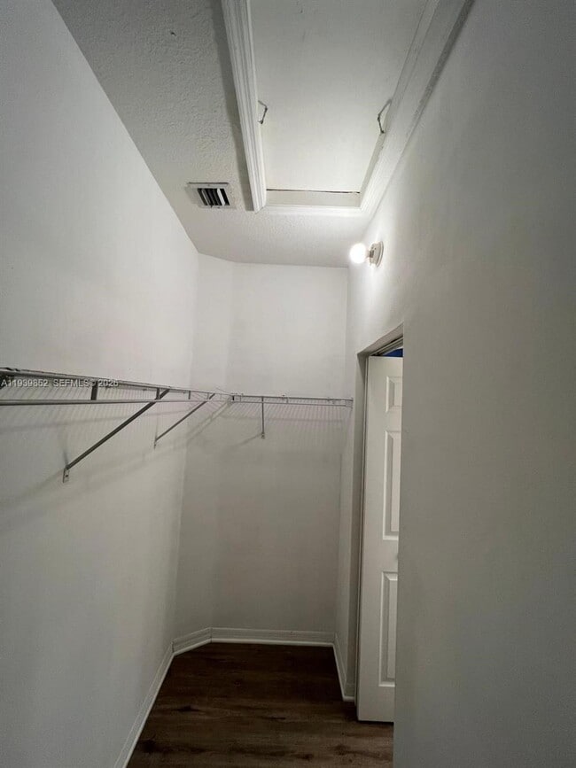 Building Photo - 721 SW 107th Ave