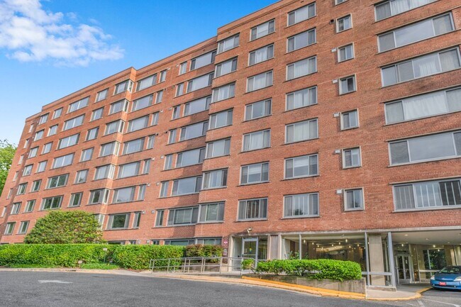 Primary Photo - Charming 2 BR/1 BA Condo in Cathedral Heig...