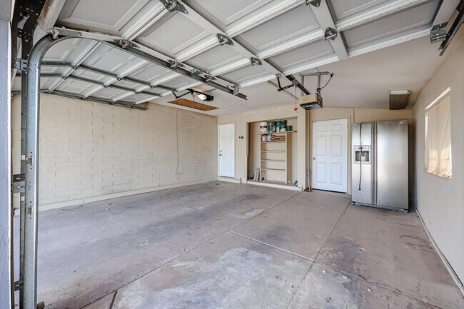 Building Photo - 11417 N Hacienda Dr