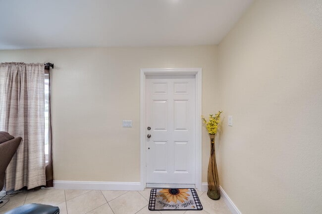 Building Photo - 9603 NW 67th Ct