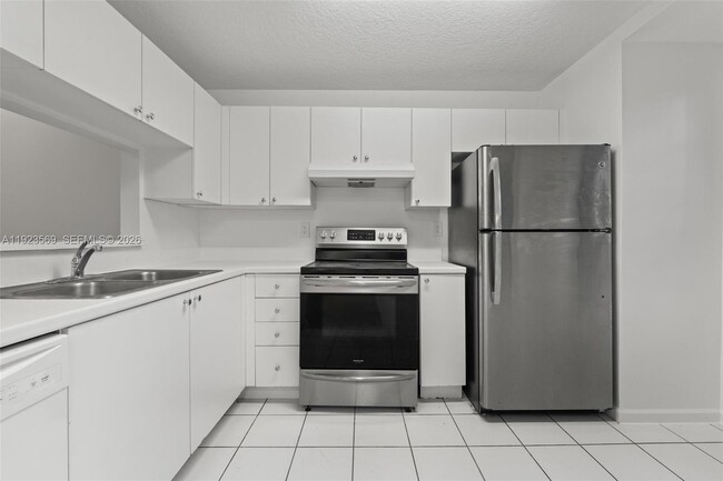 Building Photo - 390 City View Dr