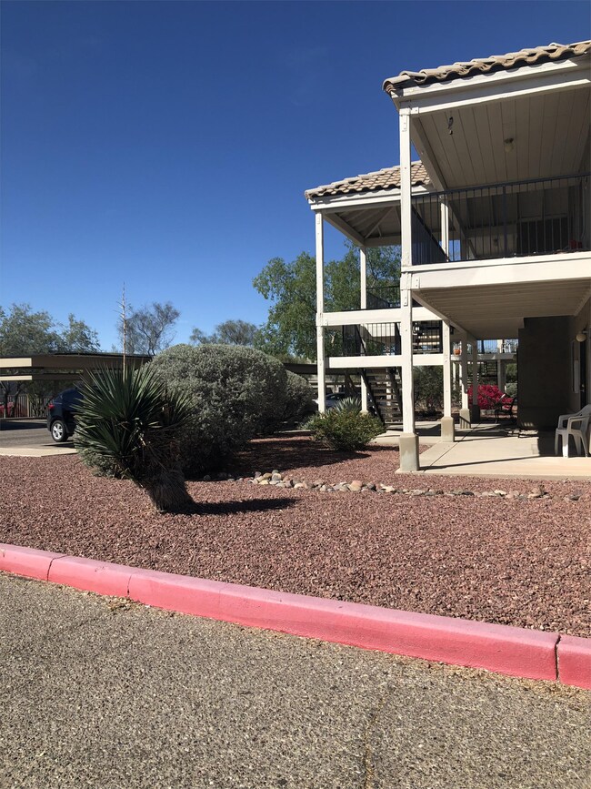 Building Photo - 9101 N Thornydale Rd