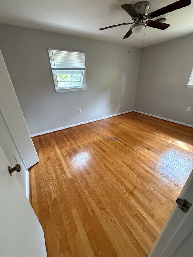 Building Photo - 413 Briarmont Dr