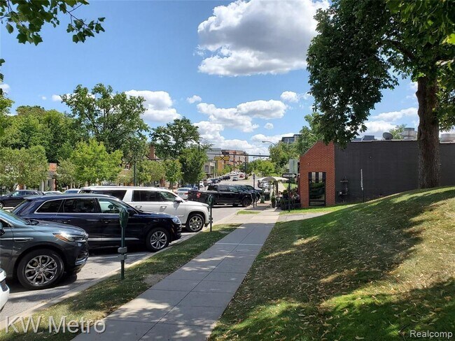 Building Photo - 553 N Old Woodward Ave