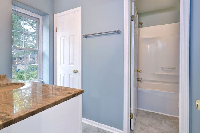 Building Photo - Spacious End-Unit Townhome