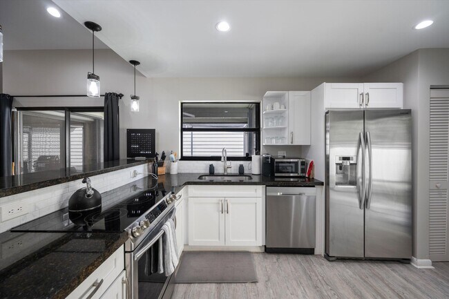Building Photo - 2482 Bedford Mews Dr
