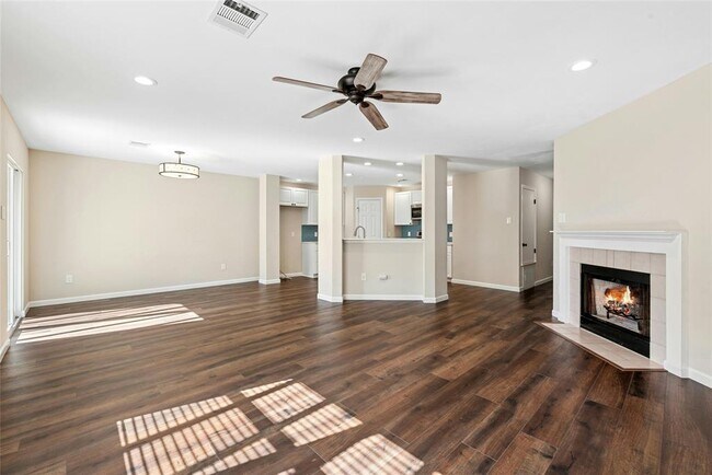 Building Photo - 1105 Hughmont Dr