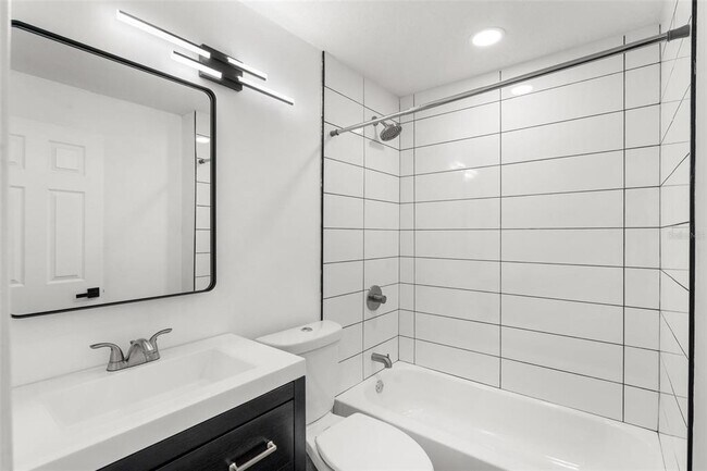 Building Photo - 2203 Nottingham Rd