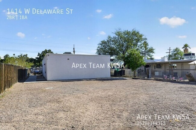 Building Photo - 1414 W Delaware St