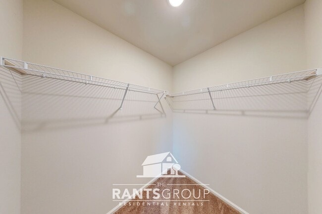 Building Photo - Great Location! Easy JBLM Commute!