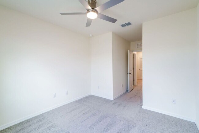 Building Photo - 11166 Crescent Deer Dr