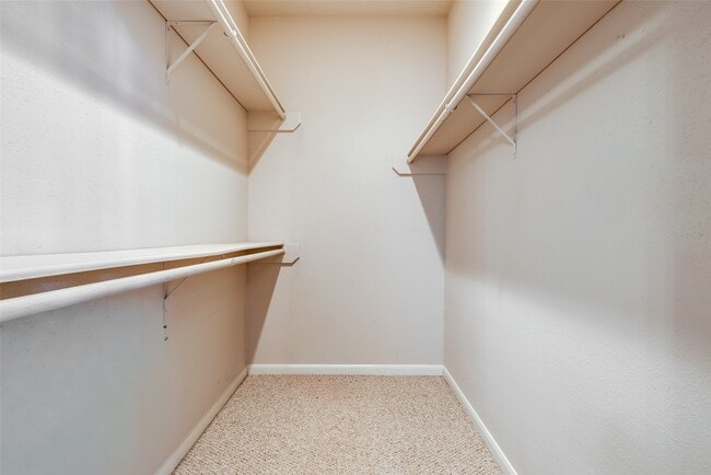 Building Photo - 2255 Braeswood Park Dr