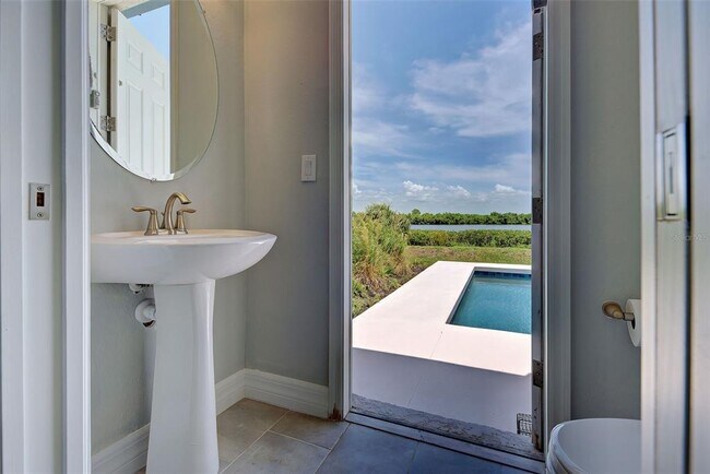 Building Photo - 15240 Spanish Point Dr