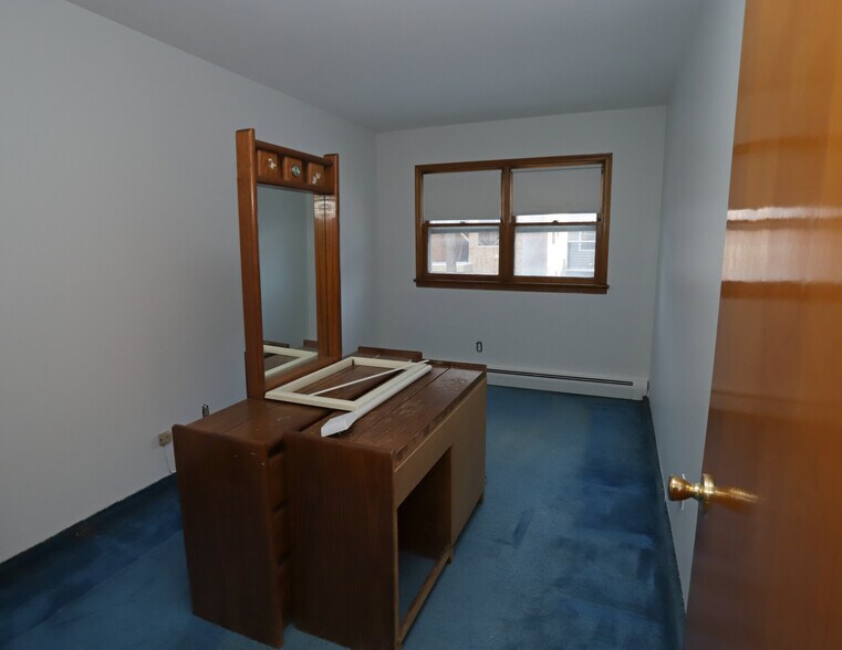 Building Photo - 15 Bleecker St