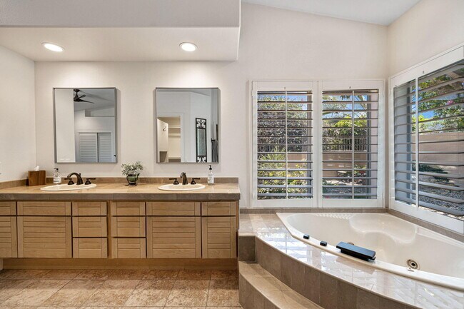 Building Photo - 47210 Heliotrope Dr