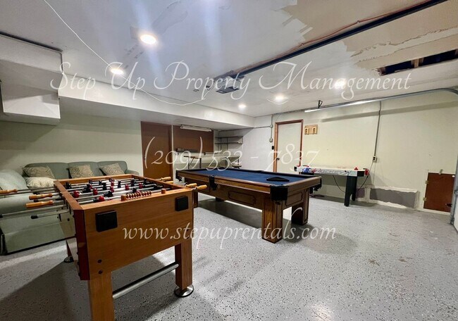 Building Photo - Inviting 3-Bedroom Home in Desirable Twain...